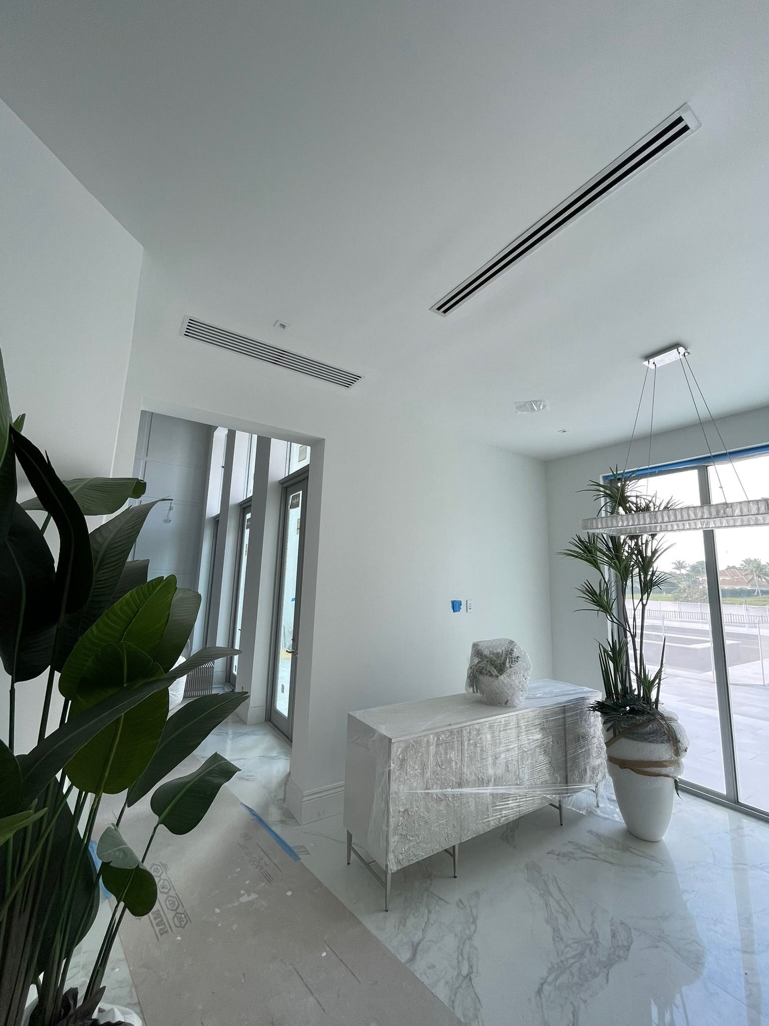 Linear slot diffuser in the ceiling of a new home's living room