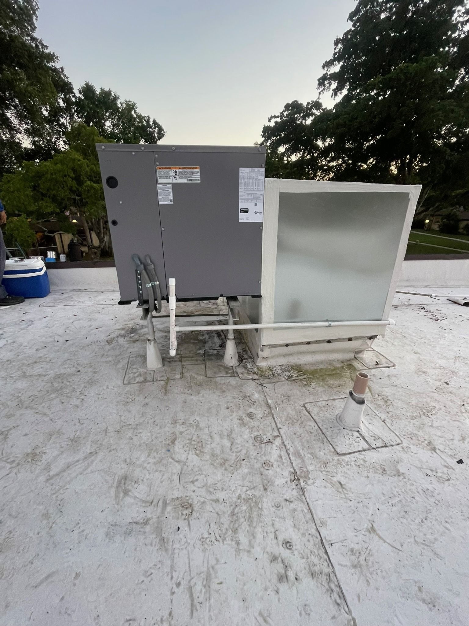 Rooftop unit on a new curb on a flat roof, Next Level Air Conditioning job in Hollywood, 2023